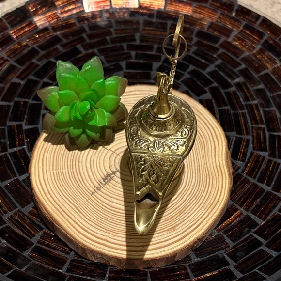 Vintage Lacquered Brass Decorative Genie Lamp figurine - Picture 2 of 6